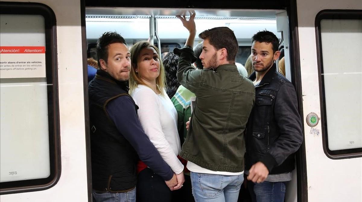  Ambiente en la estación de la Sagrera, de las 8 a las 9 de la mañana.