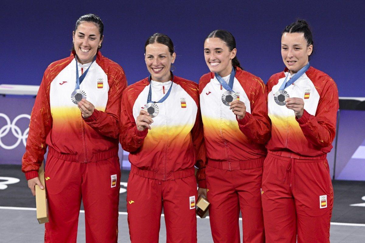 Sandra Ygueravide, Vega Gimeno, Juana Camilion y Gracia Alonso obtienen la medalla de plata en baloncesto 3x3