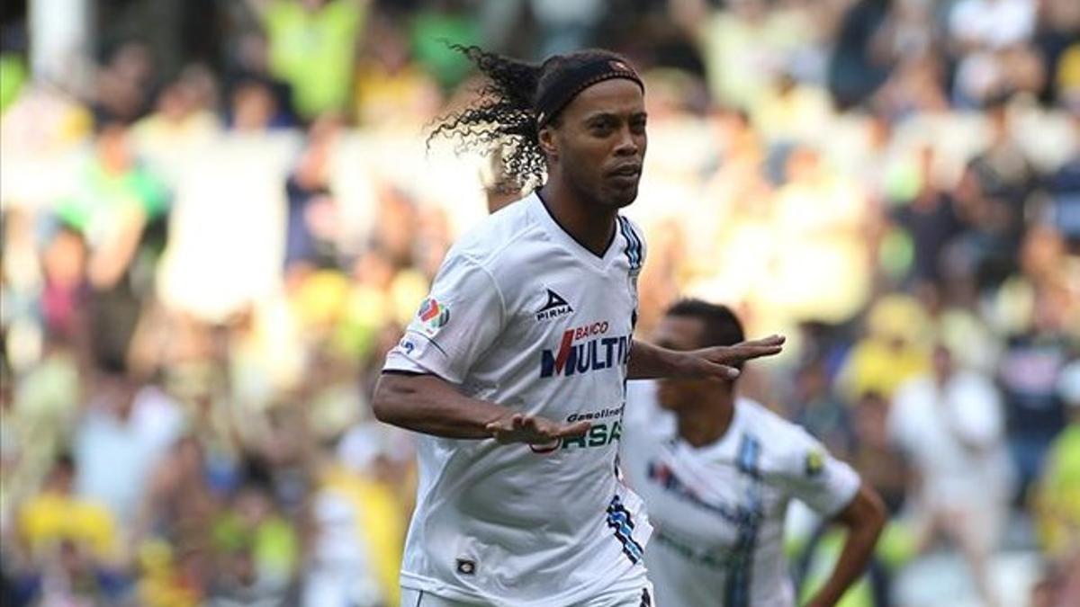 Ronaldinho negocia con el Barcelona ecuatoriano