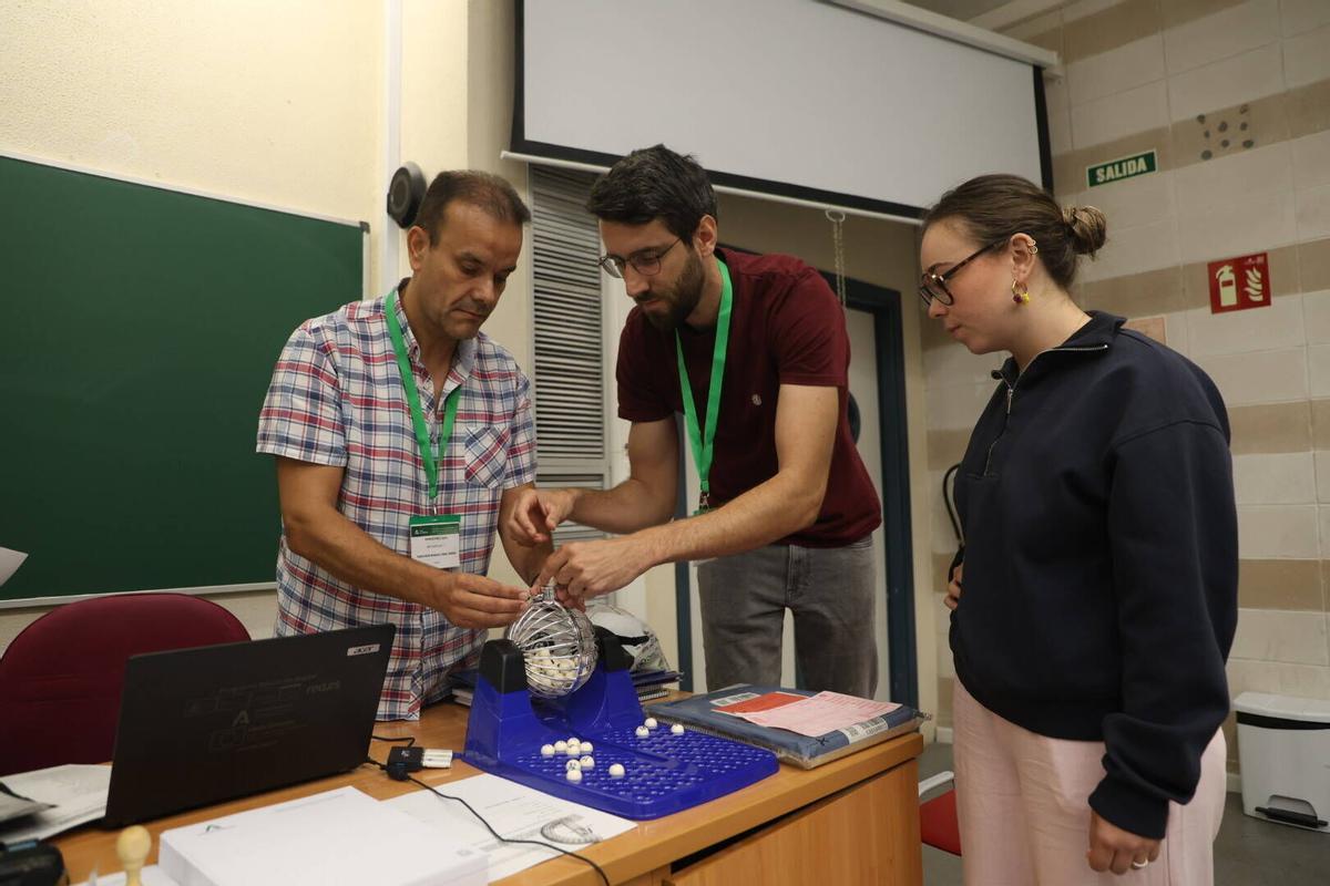 Más de 2.400 aspirantes a maestro se examinan en Córdoba
