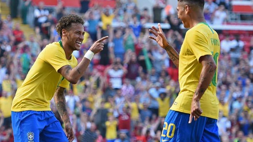 Neymar reaparece a   lo grande tras la lesión