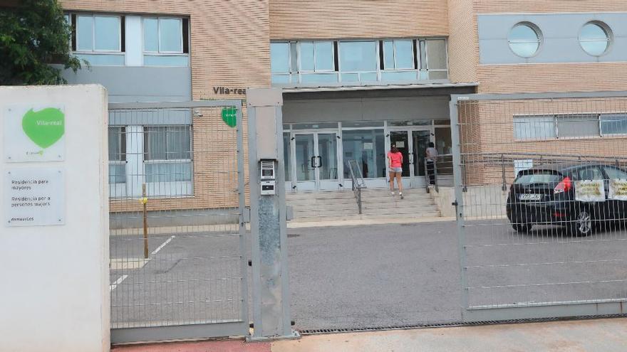 La compleja situación y el elevado número de contagios por covid en la residencia DomusVi de Vila-real ha obligado a la Generalitat a intervenir el centro.