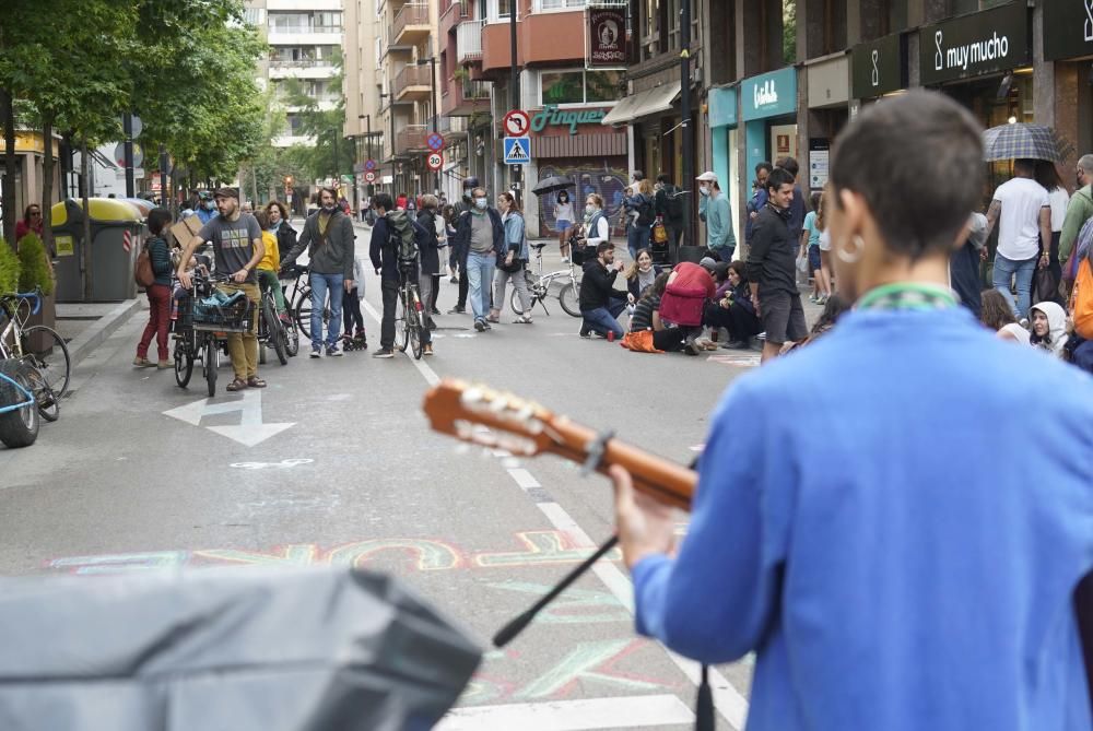 El carrer Migdia de Girona, peatonal per una tarda