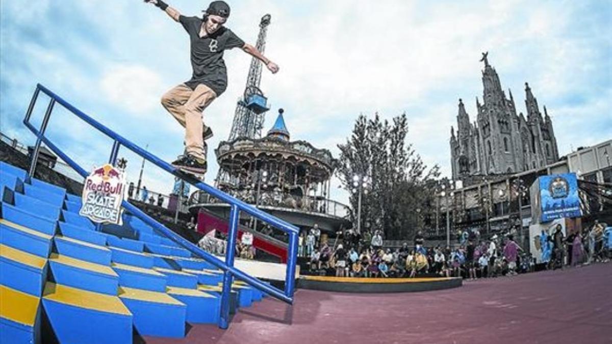 Un participante, el año pasado, en la final global de la Red Bull Skate Arcade en el parque del Tibidabo.