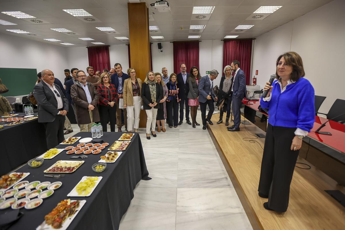 La rectora Amparo Navarro y gran parte de su equipo de gobierno, este miércoles en la sede San Fernando, 40