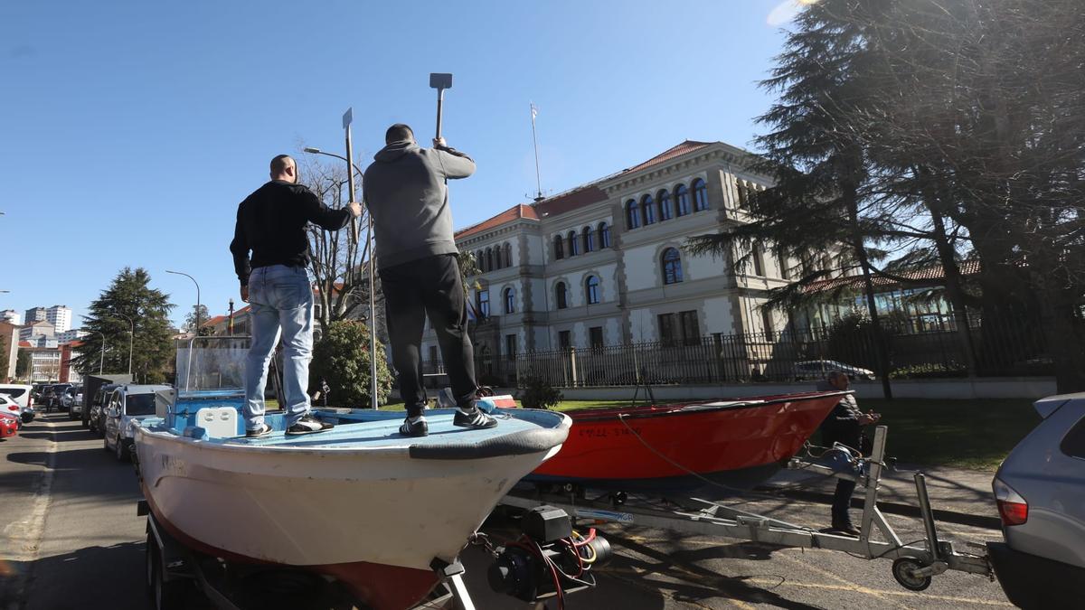 Un momento de la protesta ante la sede de la Xunta.