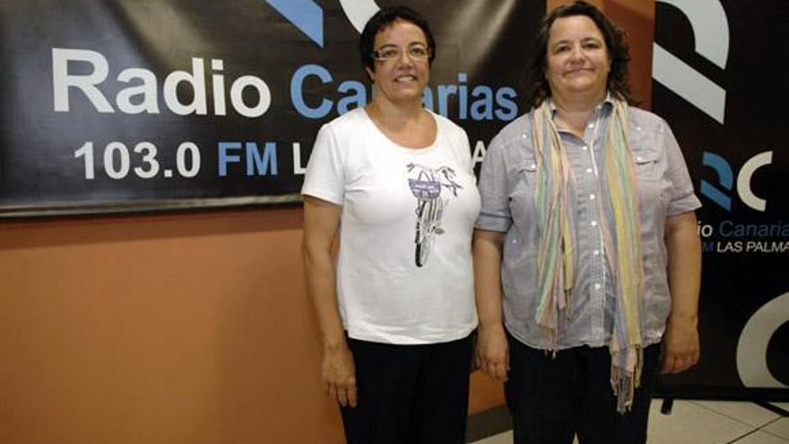 Victoria y Cristina Gómez, ayer en Radio Canarias. | lp/dlp
