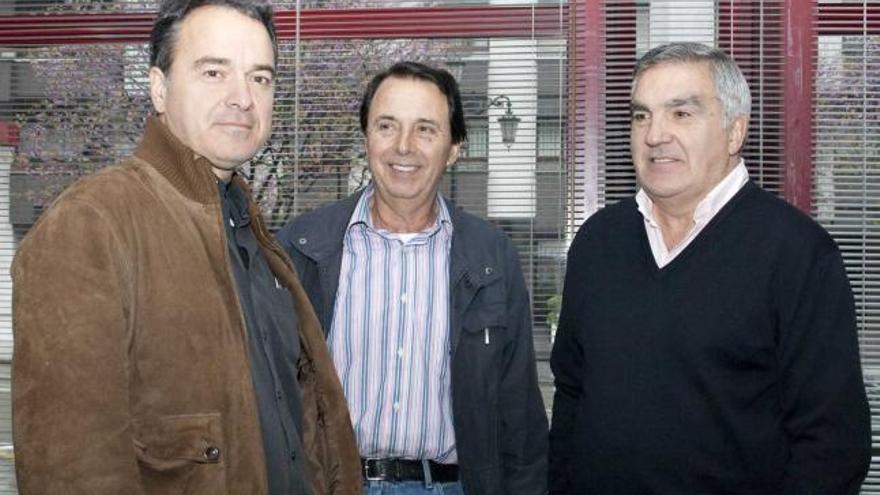 Gonzalo Cuervo, Alfonso Camba y Avelino Alonso, ayer, en Oviedo.