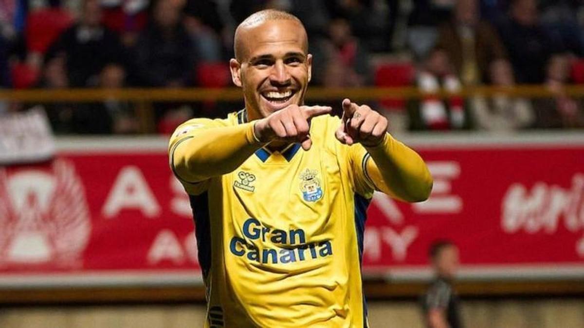 Sandro Ramírez festeja su tanto a la Cultural en el Reino de León.