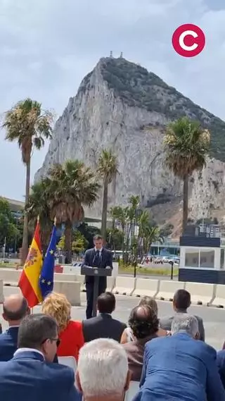 Pedro Sánchez manda un mensaje a las víctimas del incendio de Los Gallardos desde La Línea: "La batalla contra el fuego depende de todos"