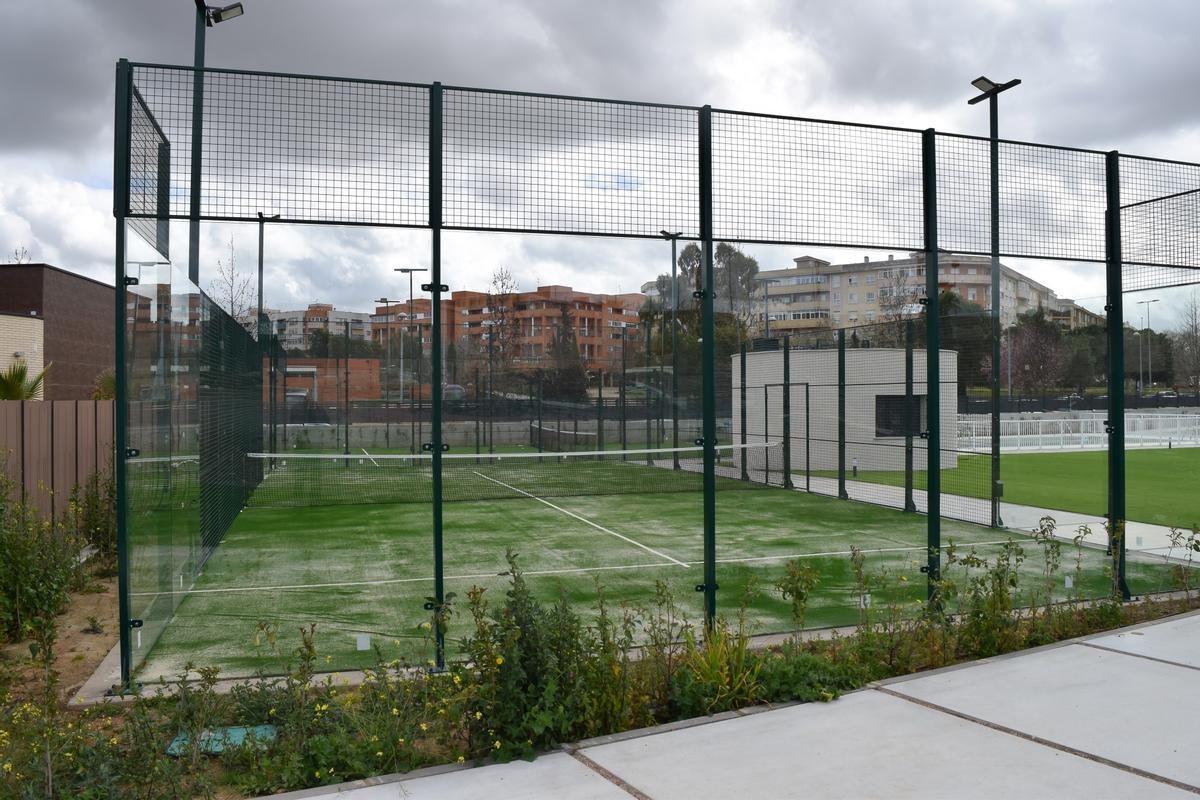 Pistas de pádel de residencial los Siete Condes en Cáceres.