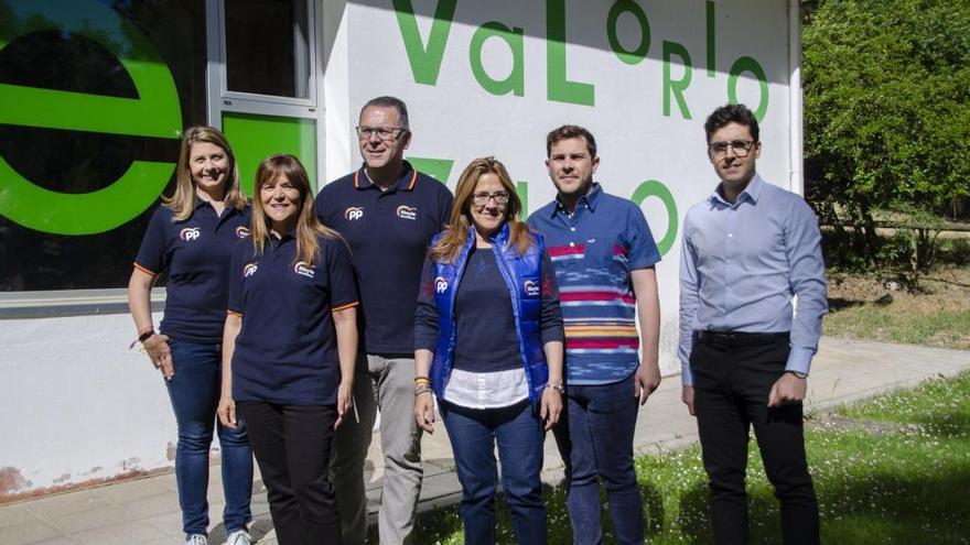 Mayte Martín Pozo junto a sus compañeros de partido esta mañana en Valorio.