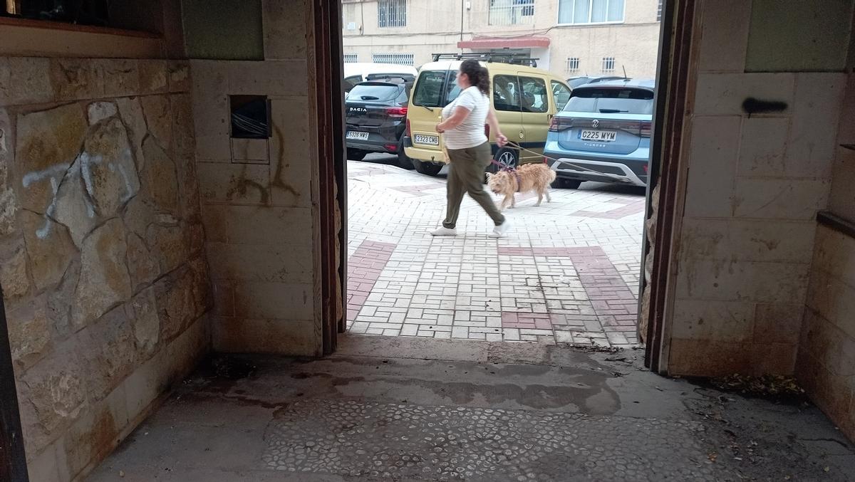 Interior del 'portal de Belén' de Virgen de Belén, que se emplea como urinario.