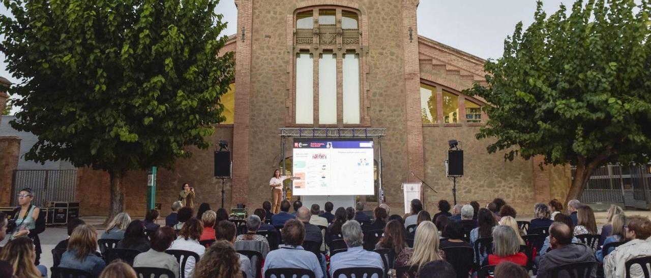 La investigadora de l’ICS Aïna Fuster durant la presentació d’un dels projectes de recerca | OSCAR BAYONA