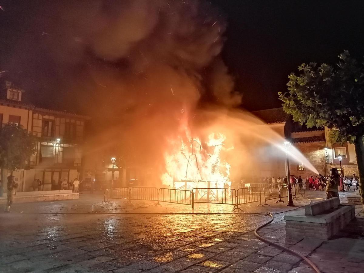 GALERÍA | Toro revive la noche de San Juan con música y fuego