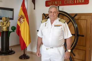 Rafael Torrecillas releva a Joaquín Vegara como comandante naval de Alicante