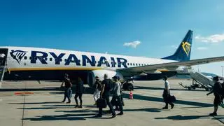 Ryanair advierte sobre el equipaje de cabina: "es posible que te pidan que lo entregues"