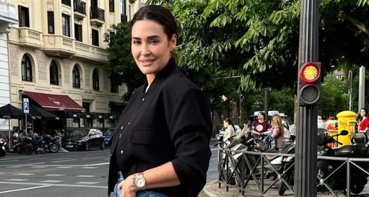 Vicky Martín Berrocal con bomber negra de Zara