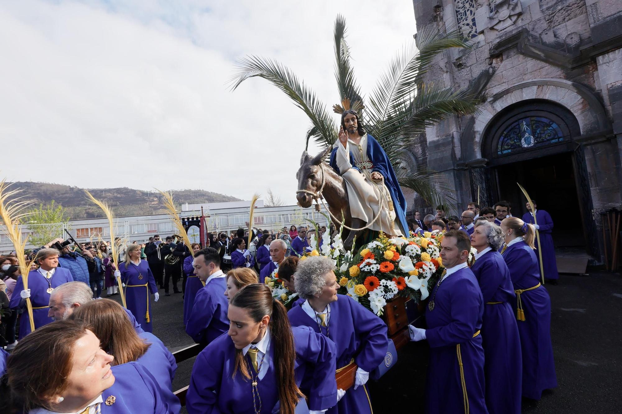 Procesión de La Borriquilla en San Pedro de los Arcos (Oviedo).