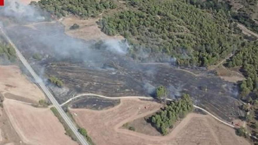 Els Bombers estabilitzen un incendi declarat al Bages