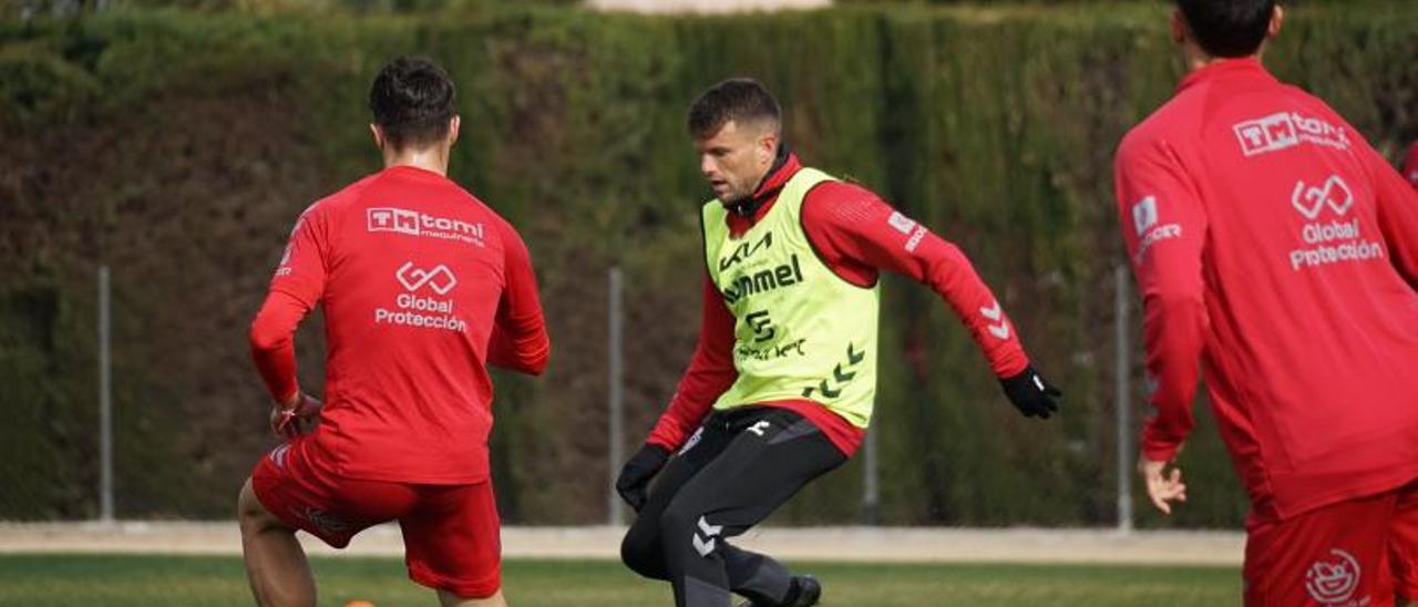 Andrés Carrasco en un entrenamiento del Real Murcia. | PRENSA RM