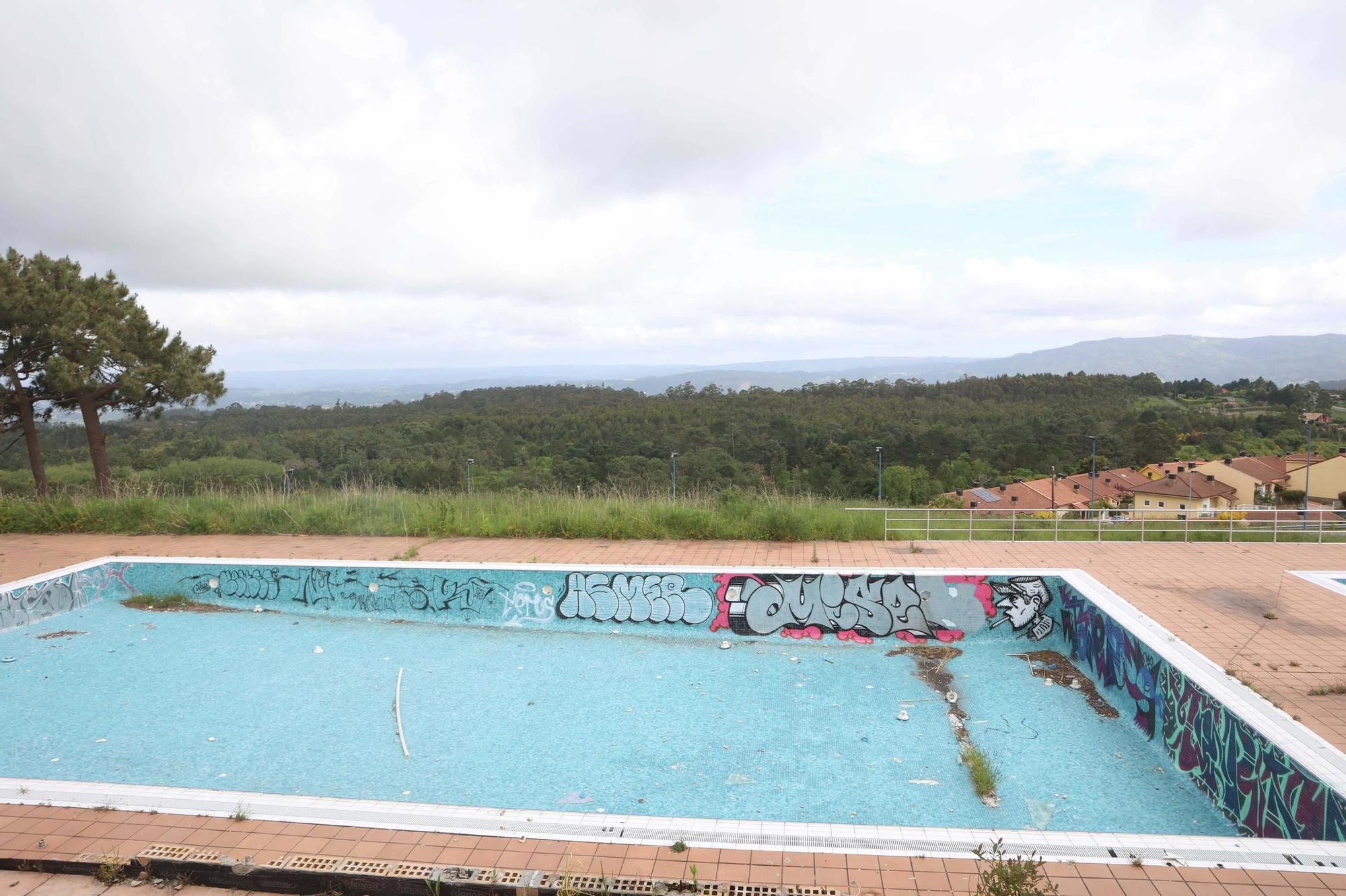 Instalaciones deportivas abandonadas de la urbanización Montegolf