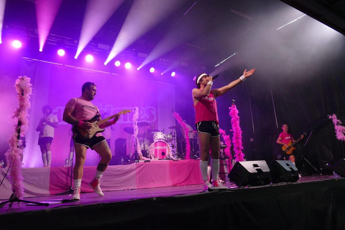 EN IMATGES | La plaça Catalunya de Figueres s'omple de gom a gom amb el concert de l'Orquestra Di-Versiones