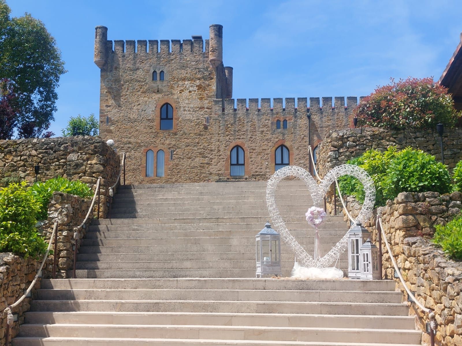 Boda en el castillo de San Cucao: el enlace de Raquel y David