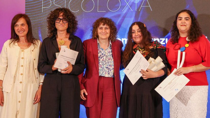 A xornalista do FARO Carmen Villar, premiada polos psicólogos galegos