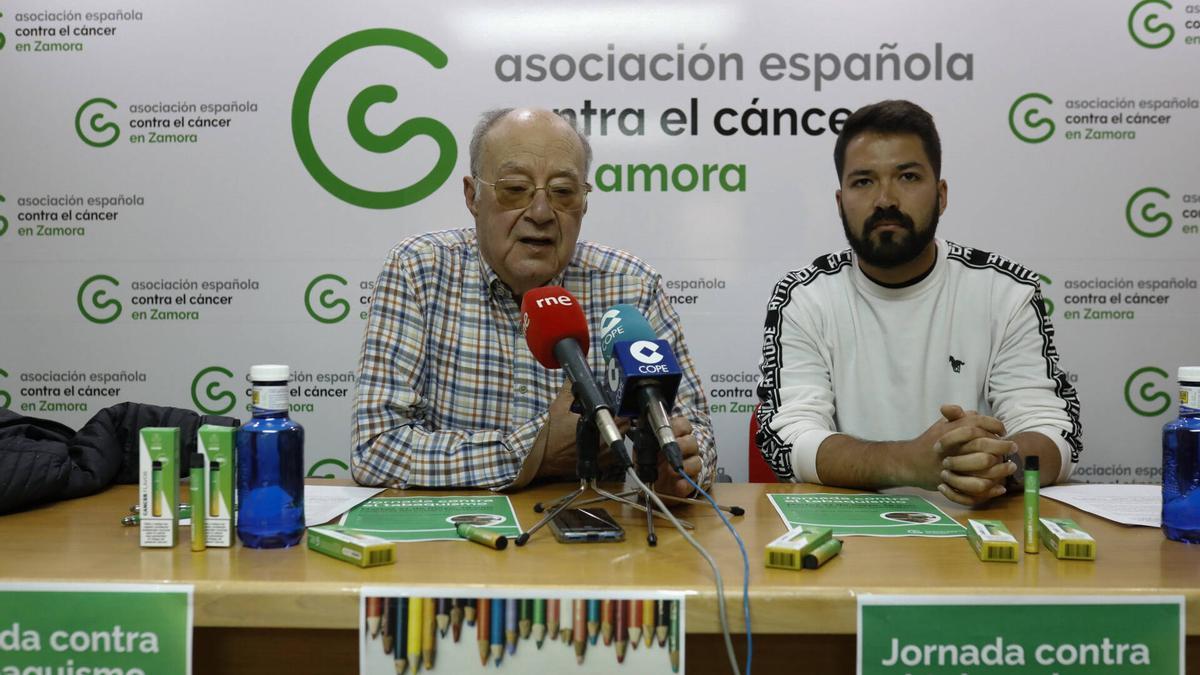 Alfonso Fernández Prieto y Rubén Sánchez, en la Asociación contra el Cáncer de Zamora