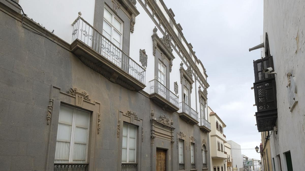 Fachada del palacete de la calle López botas, 24.