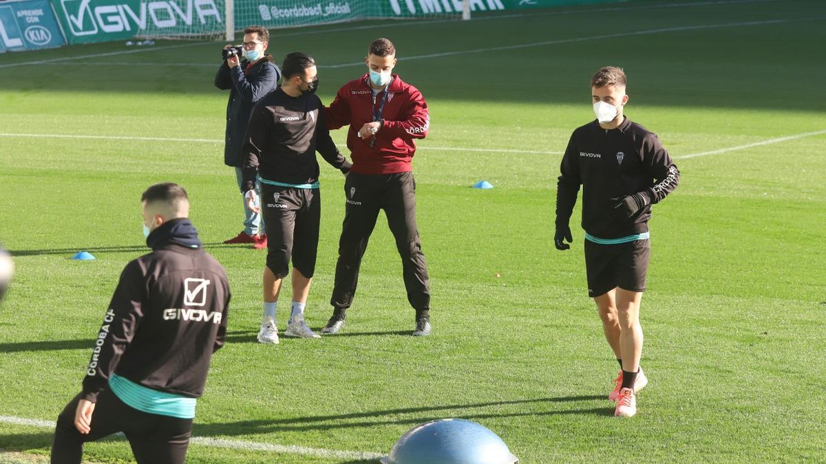 Álex Prieto, junto a Alejandro Viedma, en la sesión matutina del Córdoba CF, este miércoles, en El Arcángel.