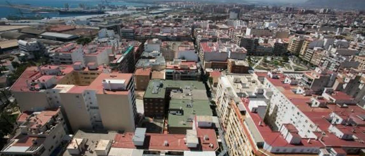 Vista aérea de la ciudad de Alicante, en la que se observa la zona centro y sur del municipio.