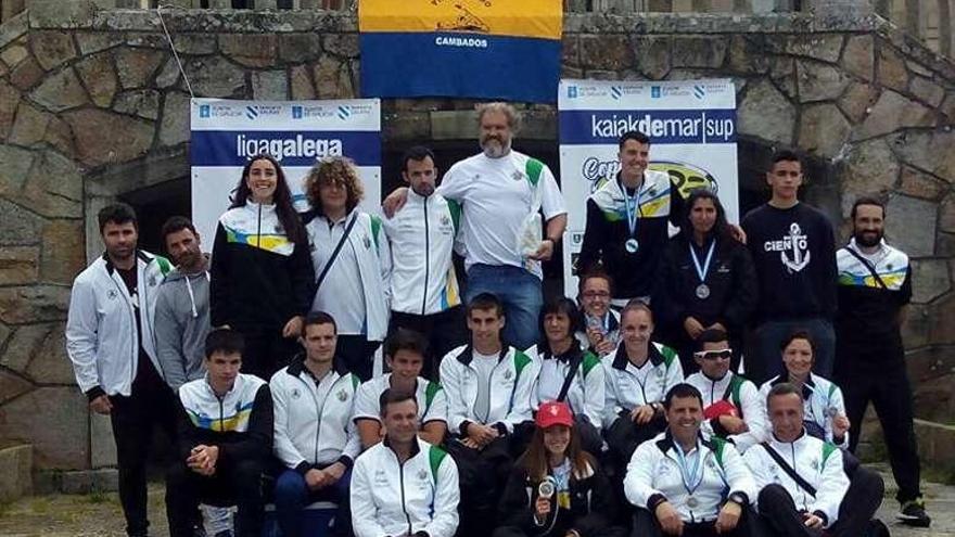 Integrantes del Ría de Aldán que compitieron en Cambados.