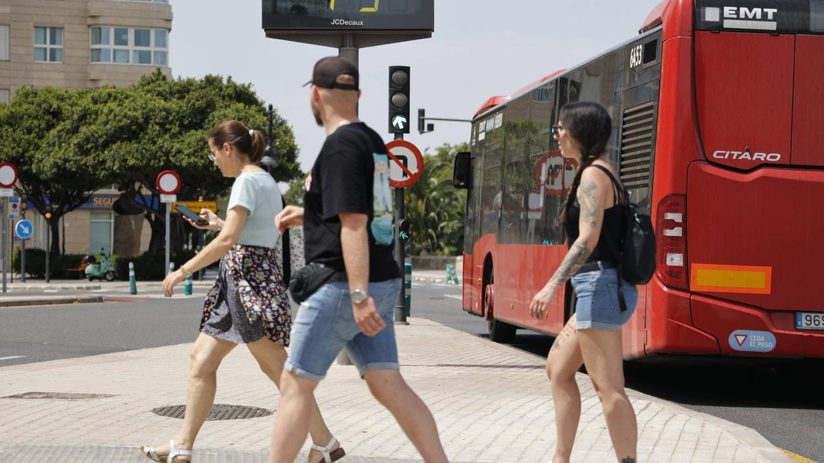 Alerta roja en Valencia por la ola de calor, que puede superar puntualmente los 44 grados.