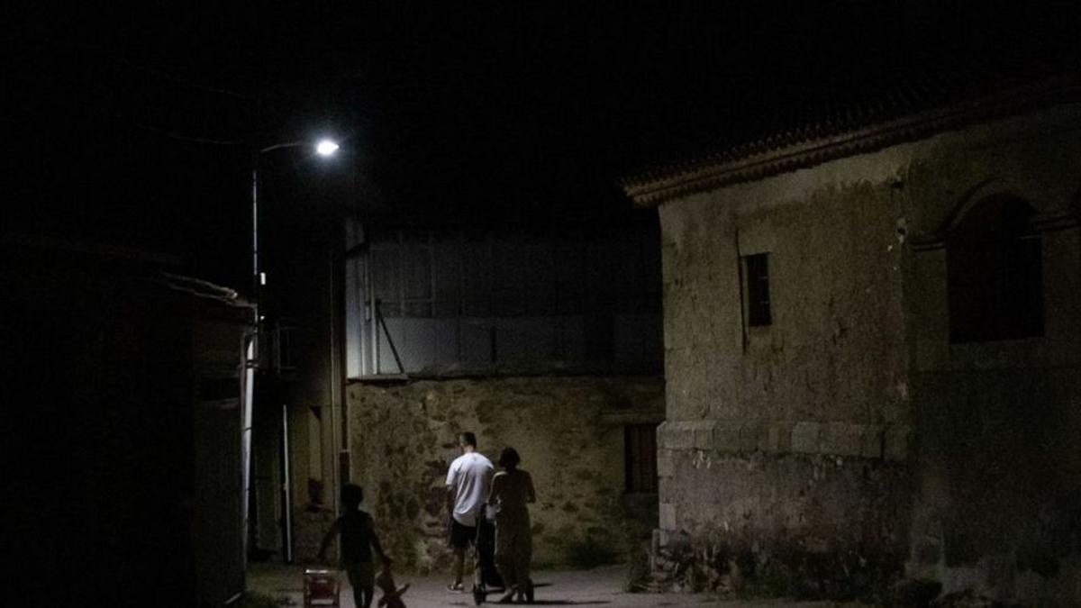 Una familia, en un pueblo de Zamora. | EMILIO FRAILE