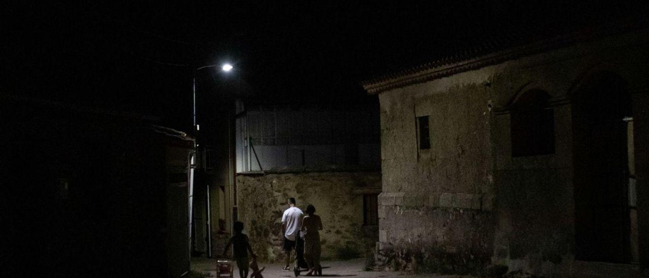 Una familia, en un pueblo de Zamora. | EMILIO FRAILE