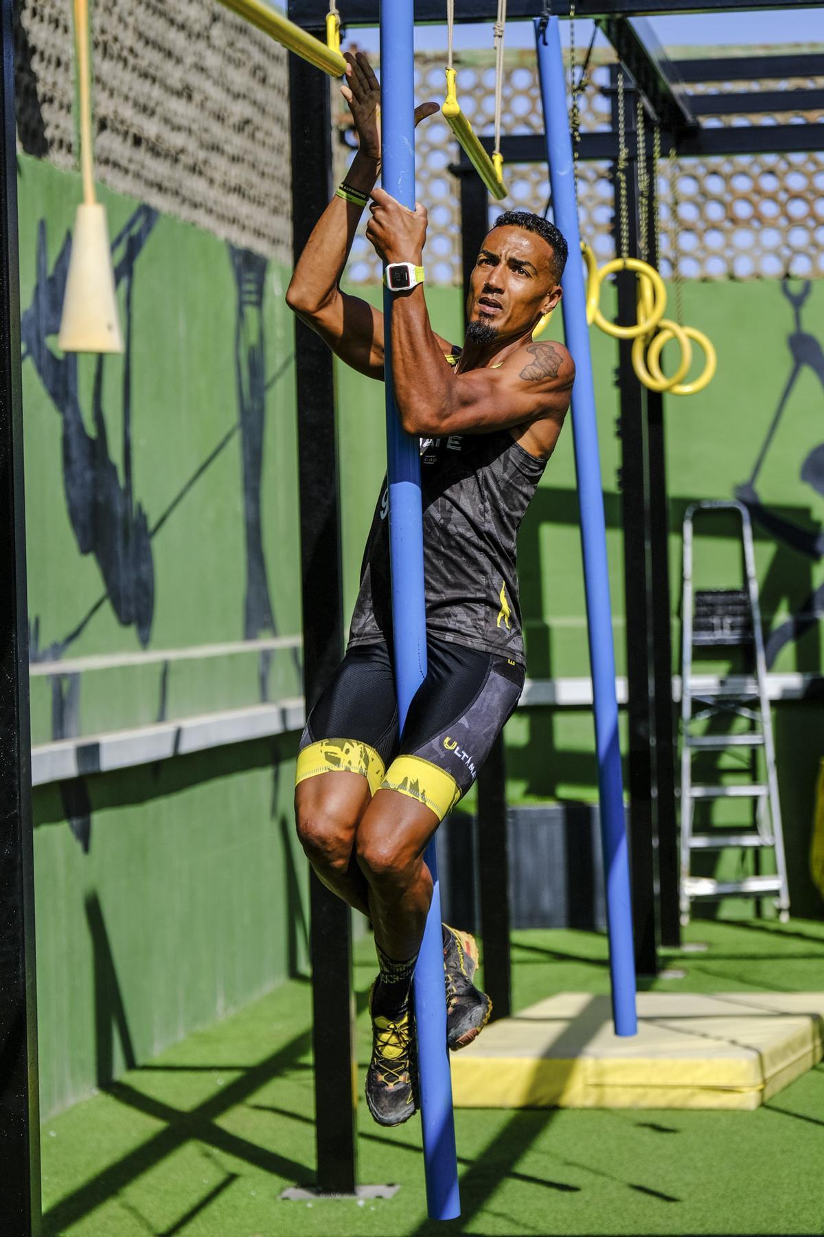 El atleta de obstáculos Azmán Mesaud