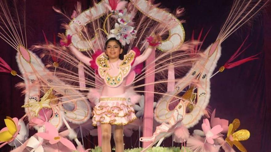 Vinaròs garantiza el futuro de la fiesta con 20 originales reinas infantiles