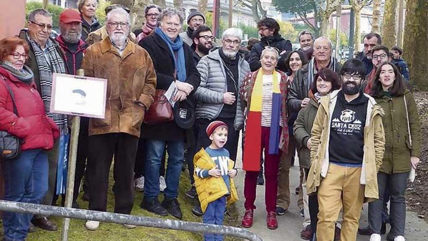 Acto de homenaxe aos veciños que construíron coas súas mans a primera Casa do Pobo de Oleiros, en Nós.