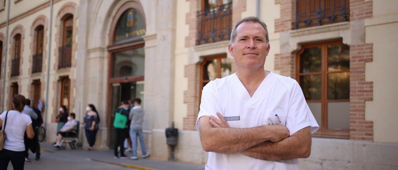 Entrevista al jefe del servicio de oncología médica del Hospital Provincial de Castellón, Alfredo Sánchez