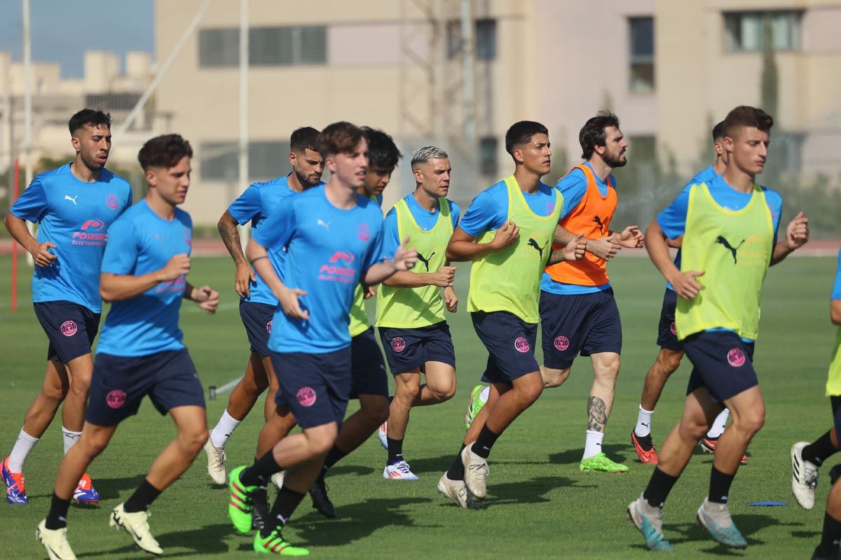 El primer entrenamiento de pretemporada de la UD Ibiza, en imágenes