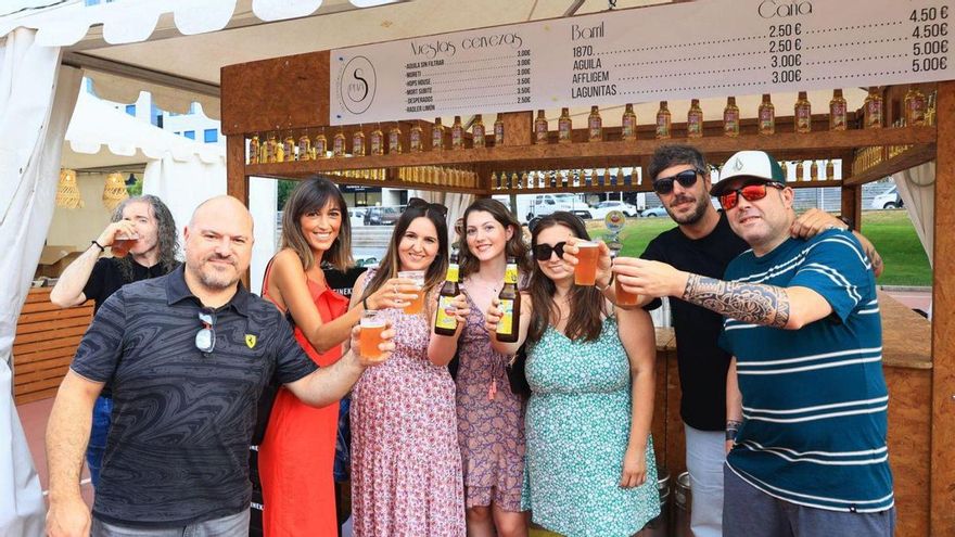 La cerveza con superhéroes y picadillo llena La Exposición: una curiosa mezcla de festival en Avilés