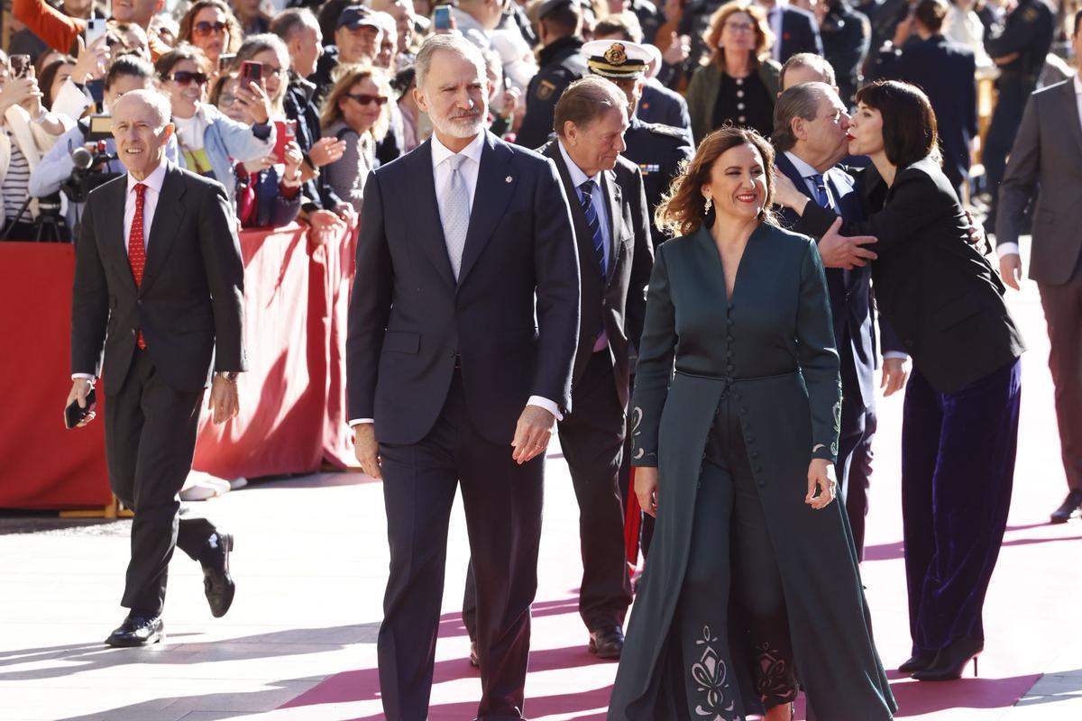 El rey Felipe VI llega a los Premios Jaume I junto con María José Catalá