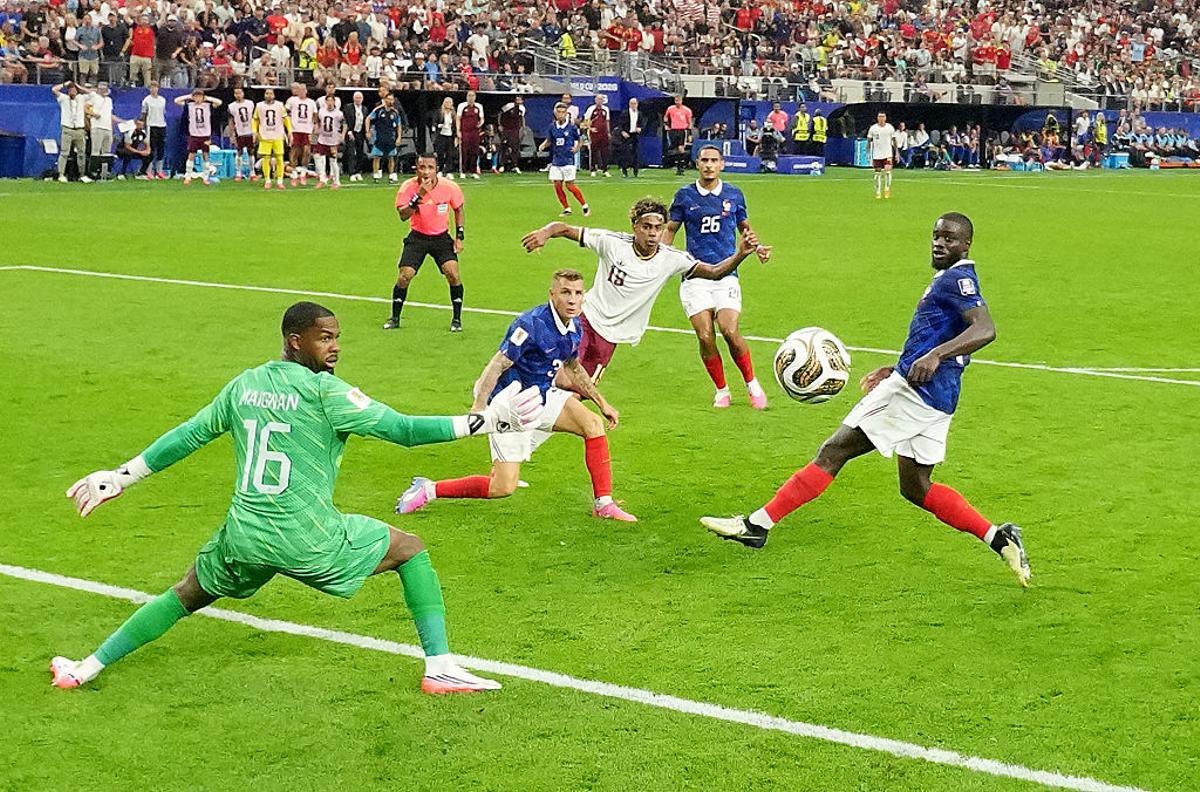 Lamine Yamal marcó contra Francia, pero se lo anularon por fuera de juego