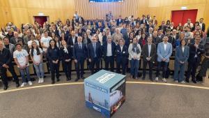 Representantes de las 60 entidades que organizan la Regata Cultural de la Copa América de vela, en la presentación en la Fundació Miró.