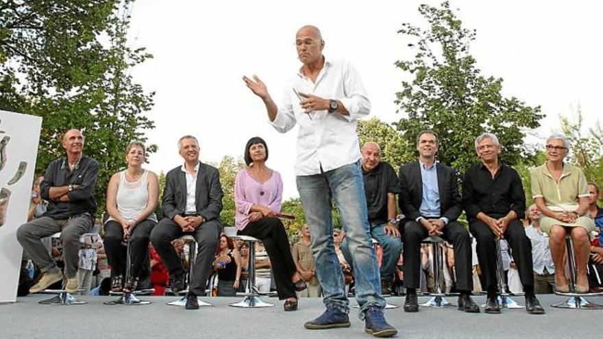 Romeva, ahir, amb membres de la llista de Junts pel Sí