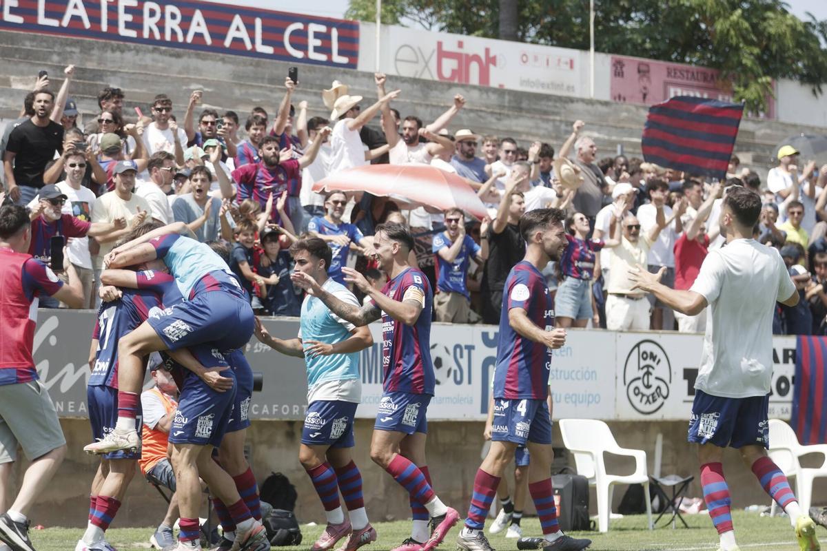 Poblense - Águilas: las imágenes del partido