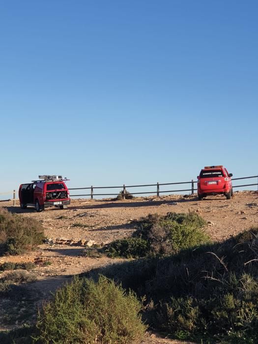 Un guardia civil salva la vida a una mujer que cayó por un acantilado de Cabo de Palos