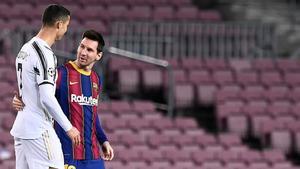 TOPSHOT - Juventus  Portuguese forward Cristiano Ronaldo greets Barcelona s Argentinian forward Lionel Messi (R) before the UEFA Champions League group G football match between Barcelona and Juventus at the Camp Nou stadium in Barcelona on December 8  2020  (Photo by Josep LAGO   AFP)
